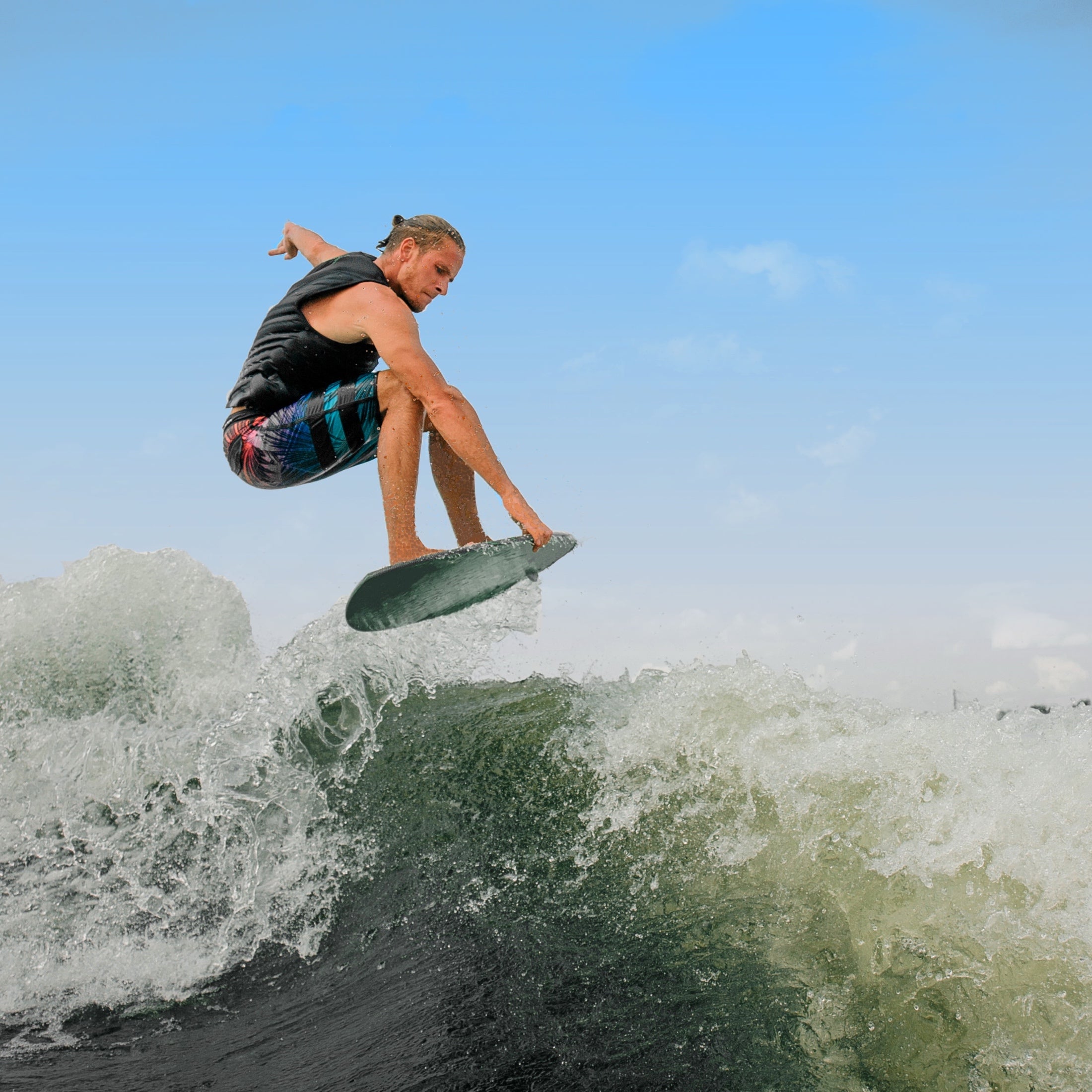 wake 10 surfer